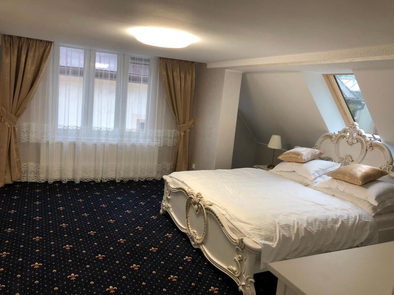 Ioannis Apartment การ์โลวีวารี ภายนอก รูปภาพ