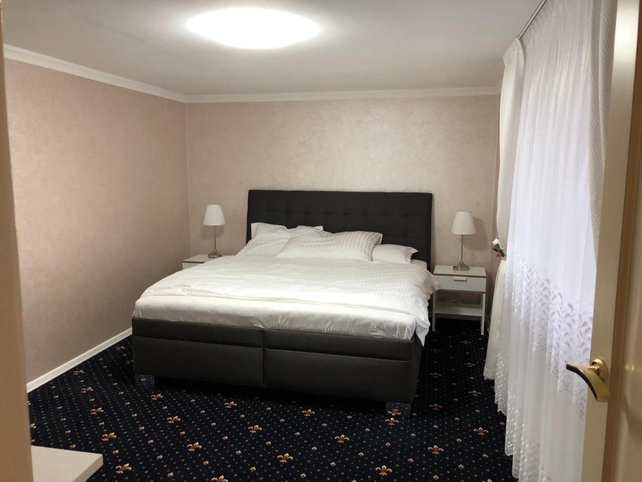 Ioannis Apartment การ์โลวีวารี ภายนอก รูปภาพ