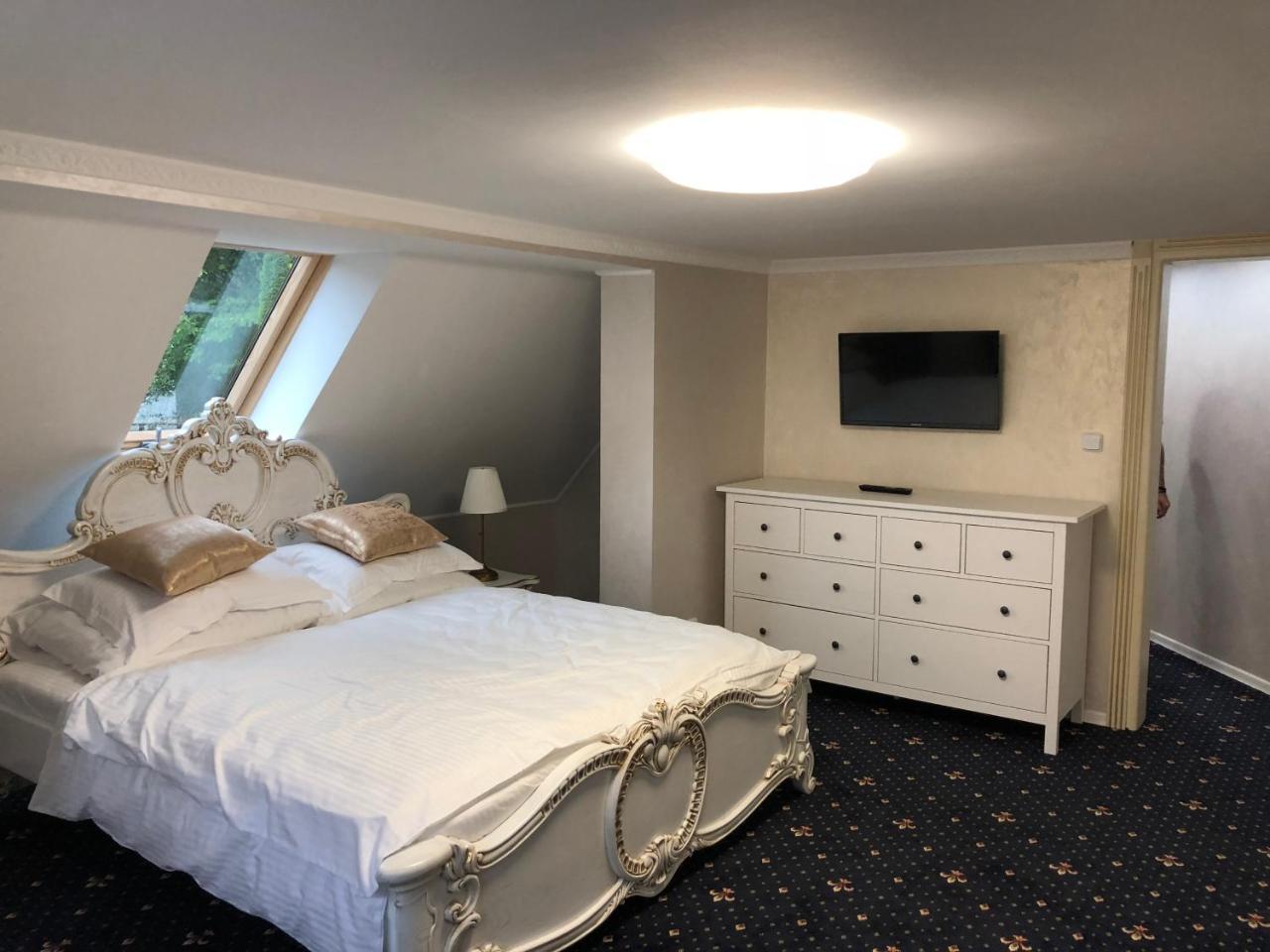 Ioannis Apartment การ์โลวีวารี ภายนอก รูปภาพ